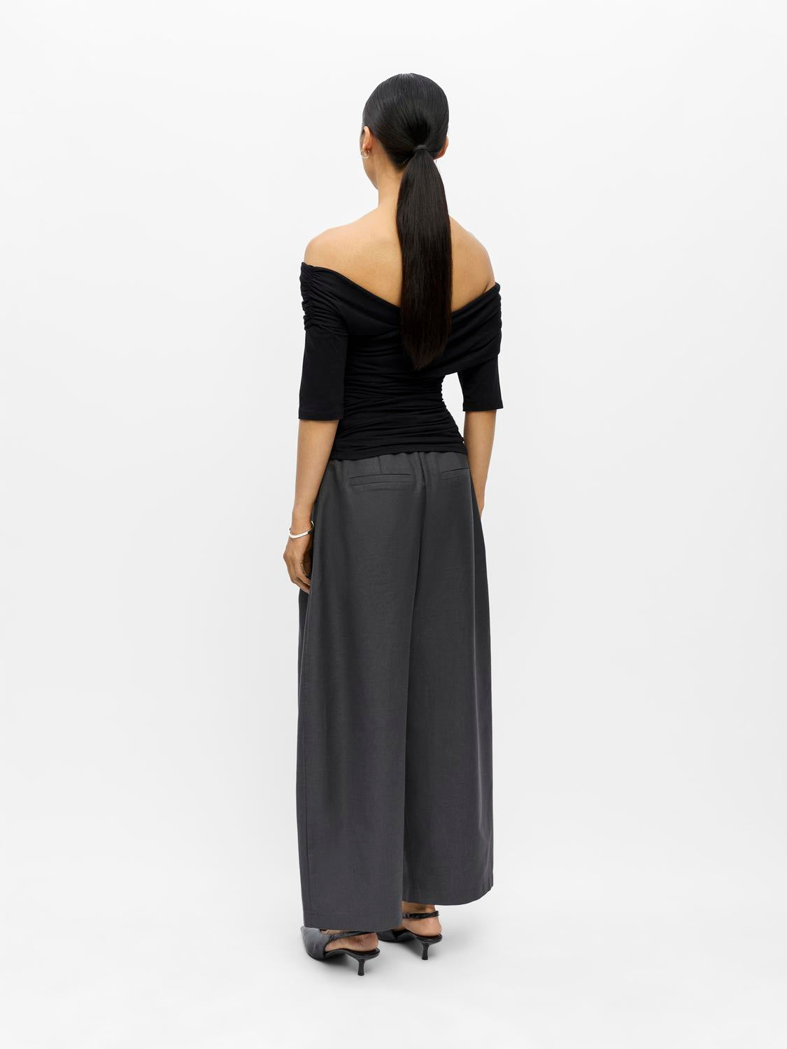 model_shot-back